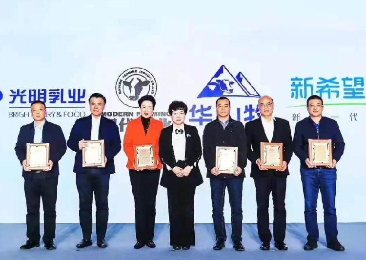 重庆日报：捷报，天友乳业荣获2021年国家优质乳工程双项大奖！